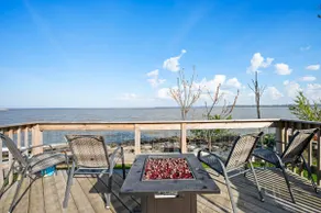 Toledo, lakeside home 3 bdrm sleep 7 on Lake Erie with 4 decks to choose from. - Image 2