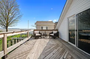 Toledo, lakeside home 3 bdrm sleep 7 on Lake Erie with 4 decks to choose from. - Image 3