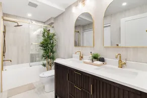 Elegant 3BR Retreat | Laval • King Bed • Parking - Image 2