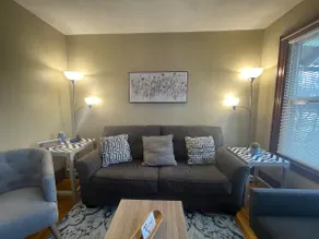 Family friendly 3bdrm apt w front porch -2nd floor - Image 3