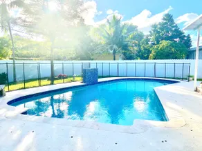 Raven Ville, Home Pool and Garden* - Image 3