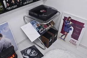 /Dongseong-ro style LP cafe accommodation/Beam projector & TV/Coffee/Late check-out - Image 2
