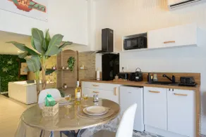 Romantic accommodation • Hot tub & massage table - Image 3