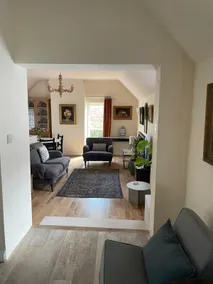 Spacious 1 bedroom Accommodation with Free Parking - Image 2