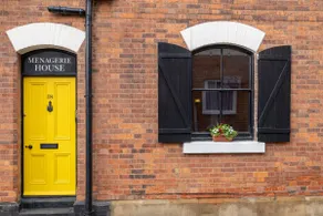 Menagerie House|Luxury City Cottage|Walk Score 98|8min from Shambles - Image 4