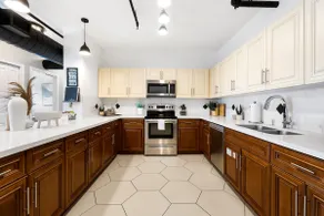Suite 301: 2 Bed/2Bath Pool/Hot Tub, Gym, Dock - Image 4