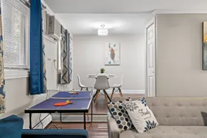 Stylish Luxe King bed w/Free Parkng near DT Oak Pk - Image 5