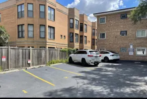 Stylish Luxe King bed w/Free Parkng near DT Oak Pk - Image 3