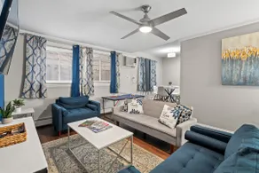Stylish Luxe King bed w/Free Parkng near DT Oak Pk - Image 2