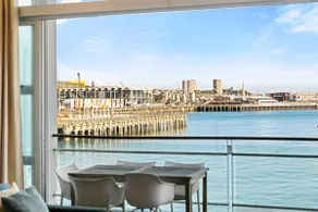 Entspannende Wohnung mit Meerblick am Kai von Zodiak Stays - Image 2