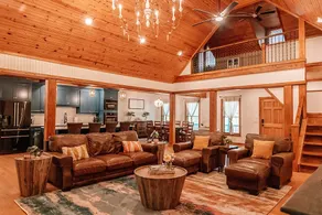 Newly Renovated White River Retreat, Sleeps 18 - Image 4