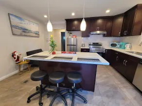 Newly Renovated 1 Bedroom House with Full Kitchen - Image 2