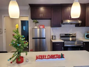 Newly Renovated 1 Bedroom House with Full Kitchen - Image 3