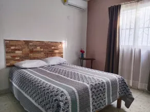 Centrally located house near Mercado 28 - Image 5
