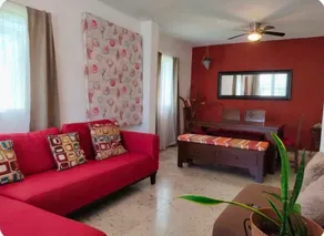 Centrally located house near Mercado 28 - Image 2