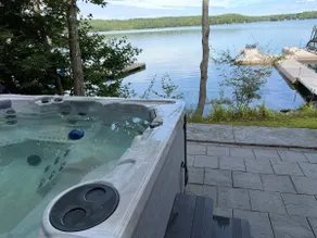 Cobbossee Lake 3 Bedroom 2 Bath & Hot Tub! - Image 4