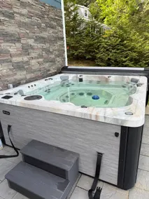 Cobbossee Lake 3 Bedroom 2 Bath & Hot Tub! - Image 3