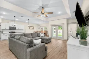 Steps from beach (Sleeps 12) 4 bdrm w/backyard - Image 4