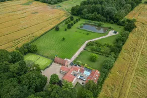 Cottage In Norfolk Sleeps 23 - Private Pool, Fishing Lake, Hot Tub Ref 99008Sc - Image 2