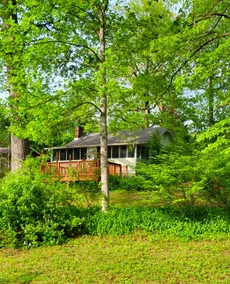1930s Bungalow Retreat- Lovely Location! - Image 3