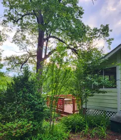 1930s Bungalow Retreat- Lovely Location! - Image 2