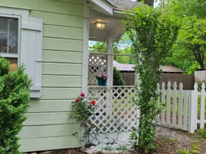 1930s Bungalow Retreat- Lovely Location! - Image 5