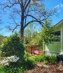 1930s Bungalow Retreat- Lovely Location! - Image 4