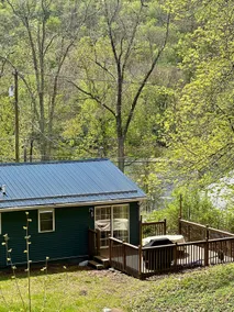 Fall Escape: Steps to River, Fire Pit & Games - Image 3