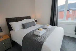 Modern Coach House Free Parking & WiFi Sleeps 4 - Image 3