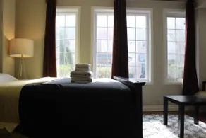 Modern Studio w/ Kitchen + Parking Near Appleby GO - Image 3