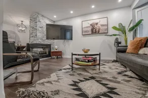 5BR Near Foothills Hospital | Bow River | Spacious - Image 2