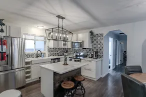 5BR Near Foothills Hospital | Bow River | Spacious - Image 3