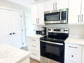 Modern 2BR Apt by Boardwalk + Garage & Parking - Image 4