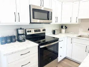 Modern 2BR Apt by Boardwalk + Garage & Parking - Image 5
