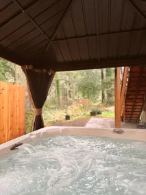 cozy beach house, private hot tub, fun game room - Image 2
