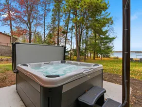 Horseshoe Lake Cabin w/ Hot Tub, Beach, Games, Fire Pit, Kayaks + Paddleboards - Image 4