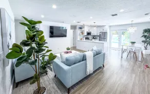 Downtown Splash / 4BR Pool/Golf Cart 5 mins to DT - Image 4