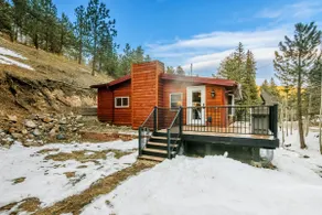 Cozy cabin on creek with hot tub/sauna! - Image 3
