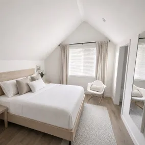 Private Home at Lakeview Park • 3 Min Airport - Image 2