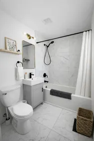 Private Home at Lakeview Park • 3 Min Airport - Image 3
