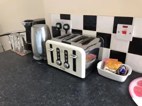 Beach & City Access Flat 2 Floors, Full Kitchen near train 7mins - Image 3