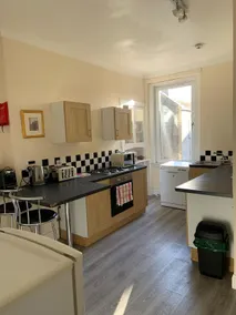 Beach & City Access Flat 2 Floors, Full Kitchen near train 7mins - Image 4