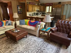 Secluded & bright home located near all in Bethel - Image 5