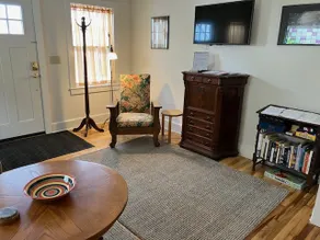 Phil's Place: Neat apartment close to downtown - Image 5