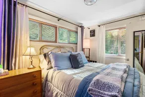 Willamette Riverfront Cottage near Portland - Image 5