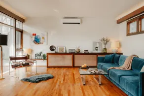 Stunning Mid Century Modern house w/Cedar Hottub - Image 3