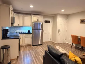 Private 1BR Saloon w/ Kitchen & Patio near DC/BWI - Image 3