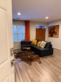 Private 1BR Saloon w/ Kitchen & Patio near DC/BWI - Image 2