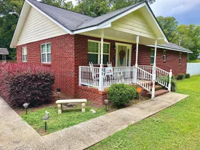 Cozy & Spacious Deluxe Stay near Downtown & GSW - Image 4
