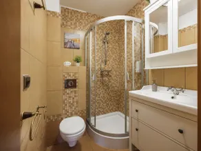 Spacious home w/ terraces & garden - Image 5